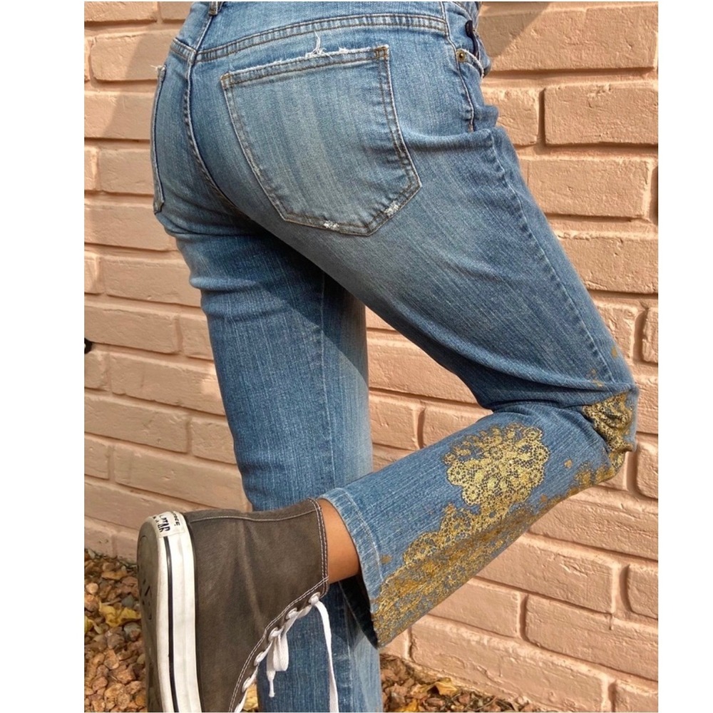 DKNY Jeans Flare Pants Womens 4 Blue So-Low-Lita Gold Metallic Lace Print Y2K